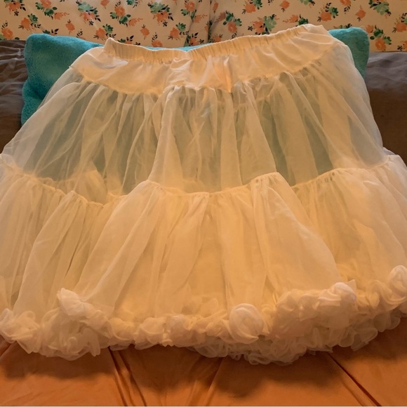 “Sam’s” Vintage Soft Petticoat                  Size L (30”Waist - 22”Length) - Picture 4 of 12